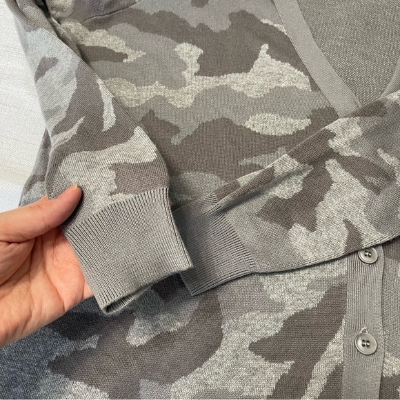 Lane Bryant Camo Sweater Cardigan Size 18/20 - Picture 4 of 7